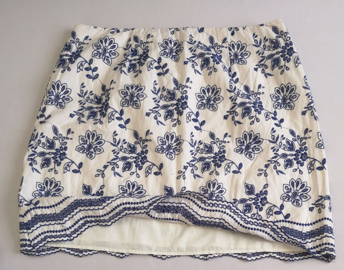 Blusa manga 3/4 con falda bordada