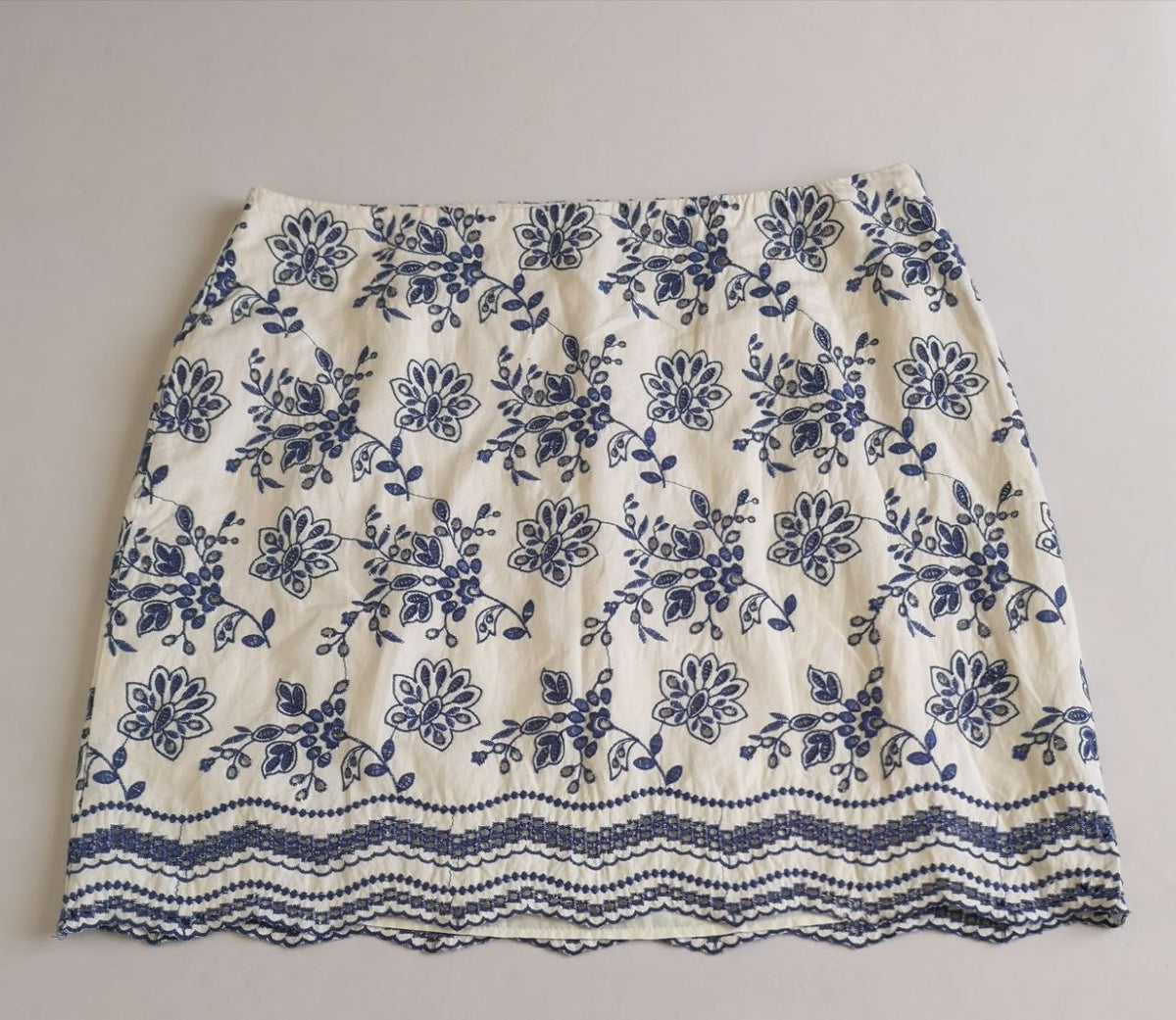 Blusa manga 3/4 con falda bordada