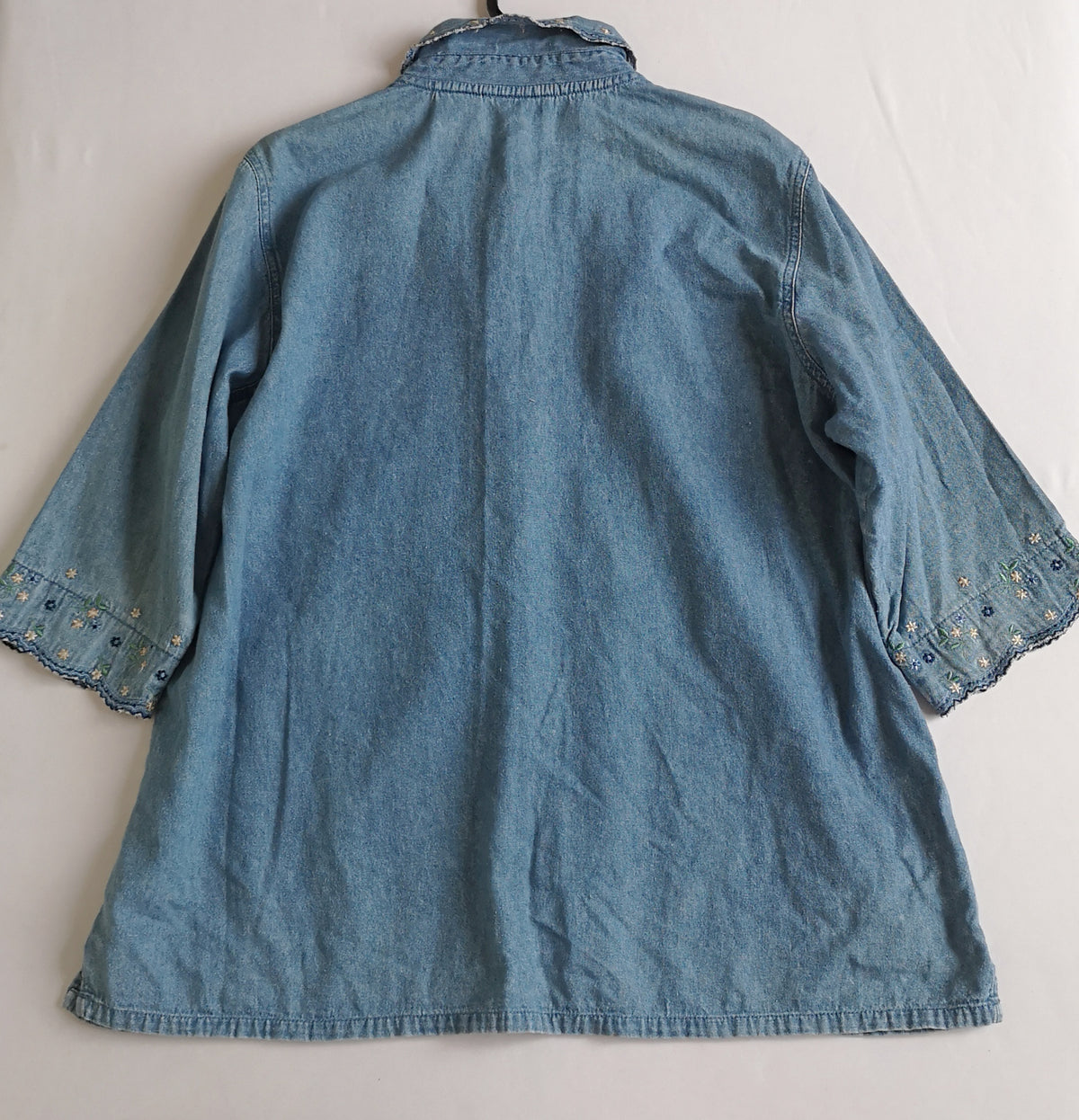 Blusa bordada incluye cartera