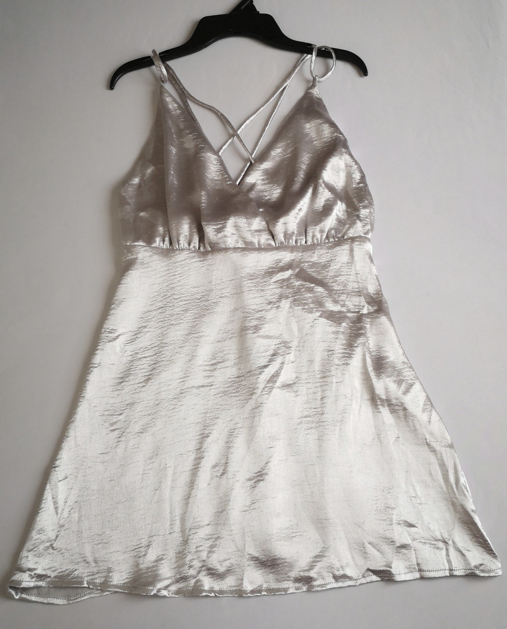 Vestido tipo seda incluye cartera