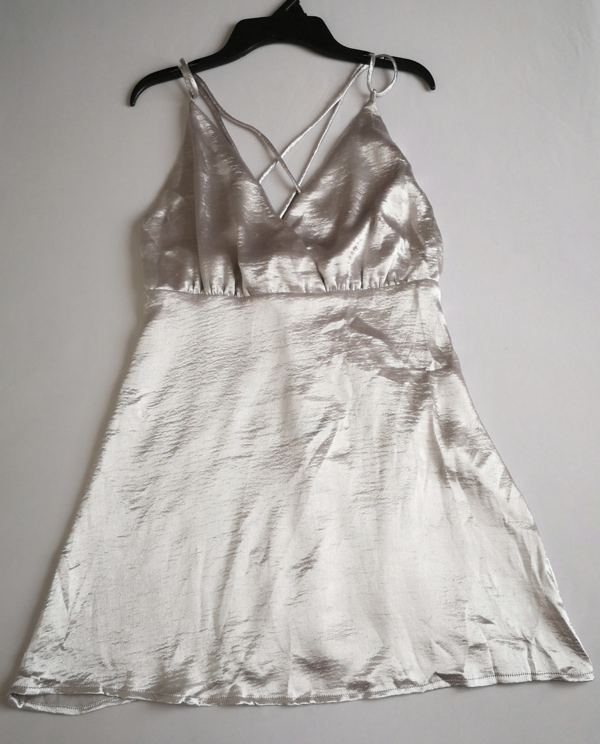 Vestido tipo seda incluye cartera