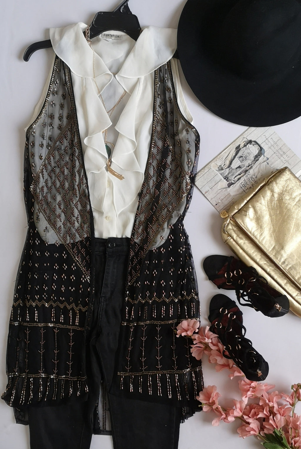 Chaleco tipo boho y blusa con olanes ⚓