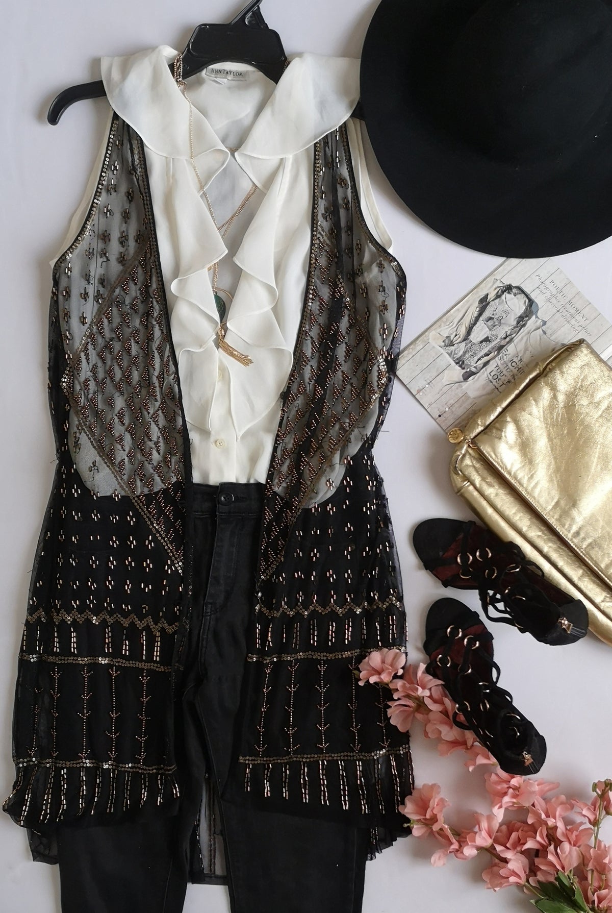 Chaleco tipo boho y blusa con olanes ⚓