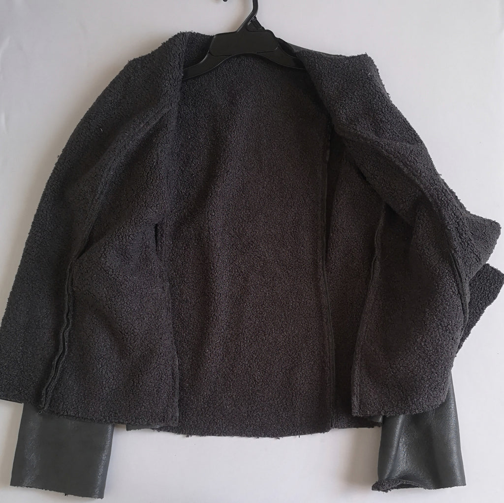 Chaqueta tipo cuero de borreguito adentro