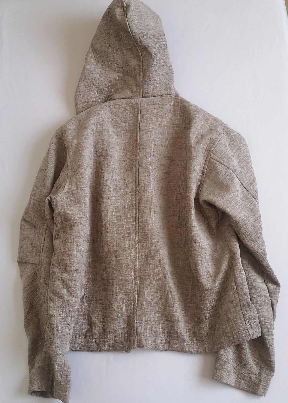 Jacket estilo over size con gorro