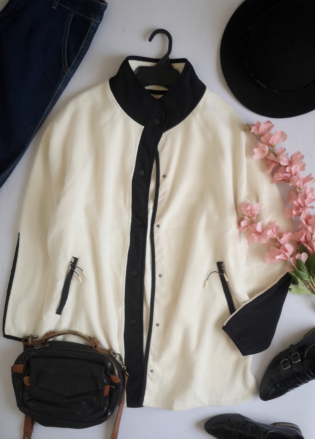 Jacket estilo teddy con bolsas