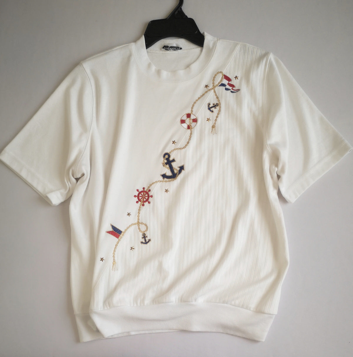 Blusa bordada incluye collar
