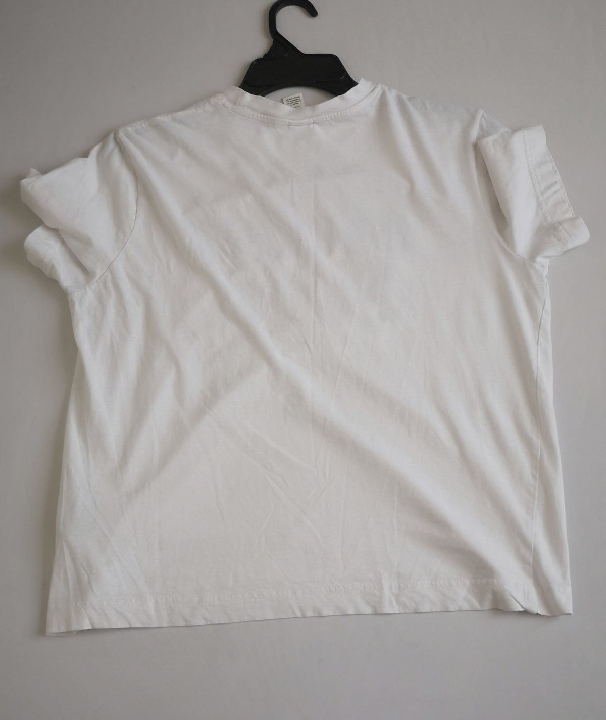 Blusa cuello redondo incluye collar
