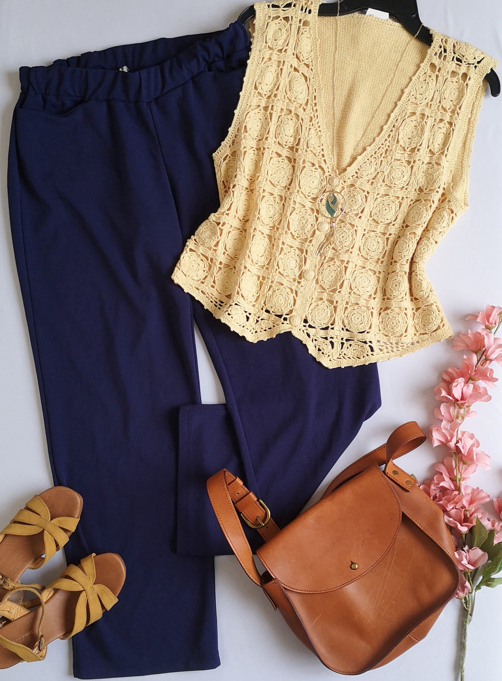 Pantalón ancho de abajo con chaleco tipo crochet ⚓