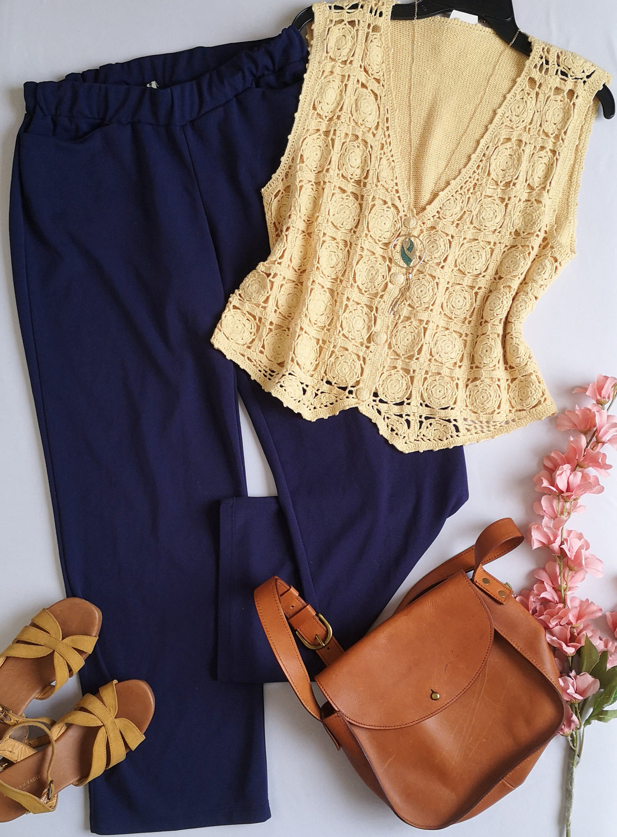 Pantalón ancho de abajo con chaleco tipo crochet ⚓