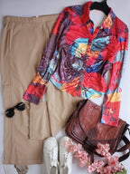 Pantalón al tobillo tipo cargo con blusa tallada
