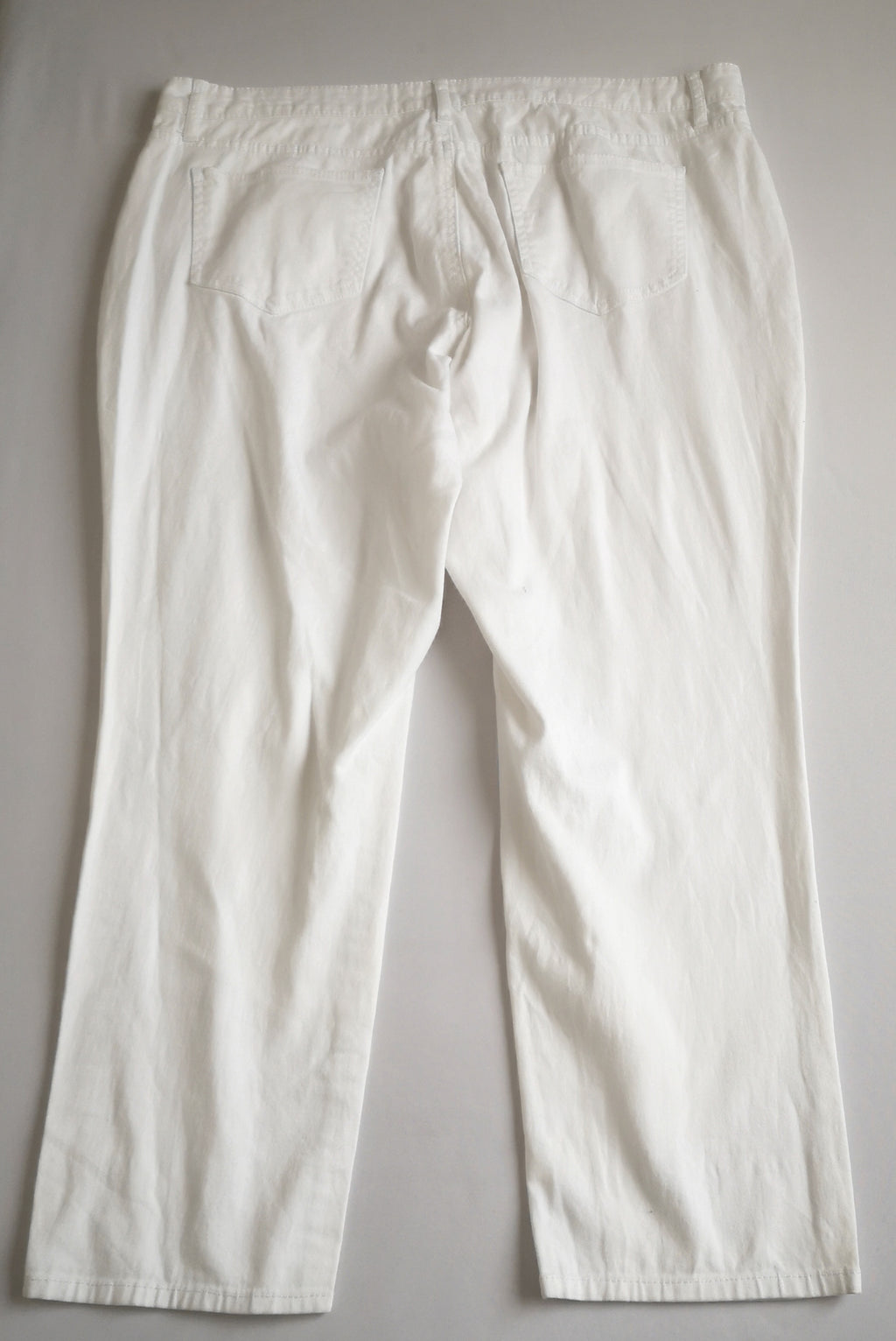 Pantalón corte recto con blusa corta ⚓
