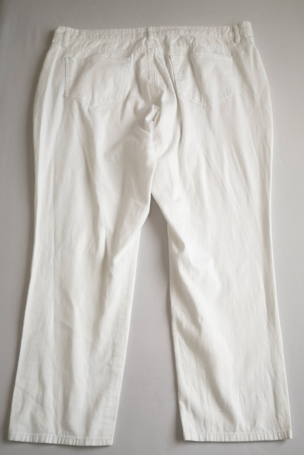 Pantalón corte recto con blusa corta ⚓