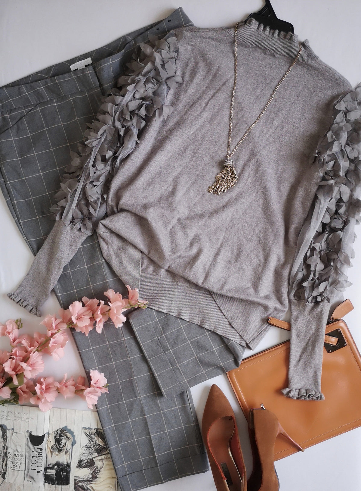 Blusa con adorno en las mangas y pantalón corte recto 💙