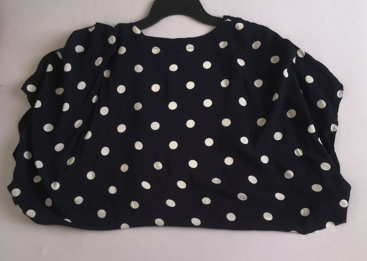 Pantalón corte recto con blusa corta ⚓