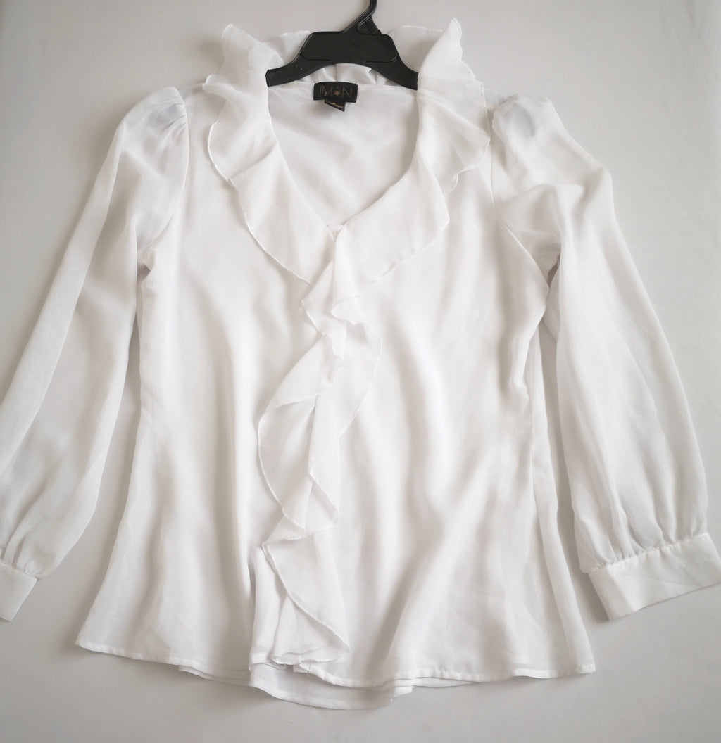 Blusa con olanes y pantalón semiformal