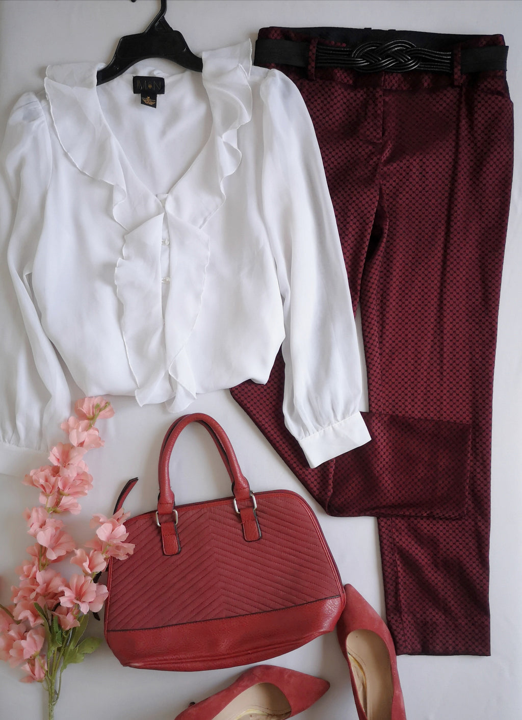 Blusa con olanes y pantalón semiformal
