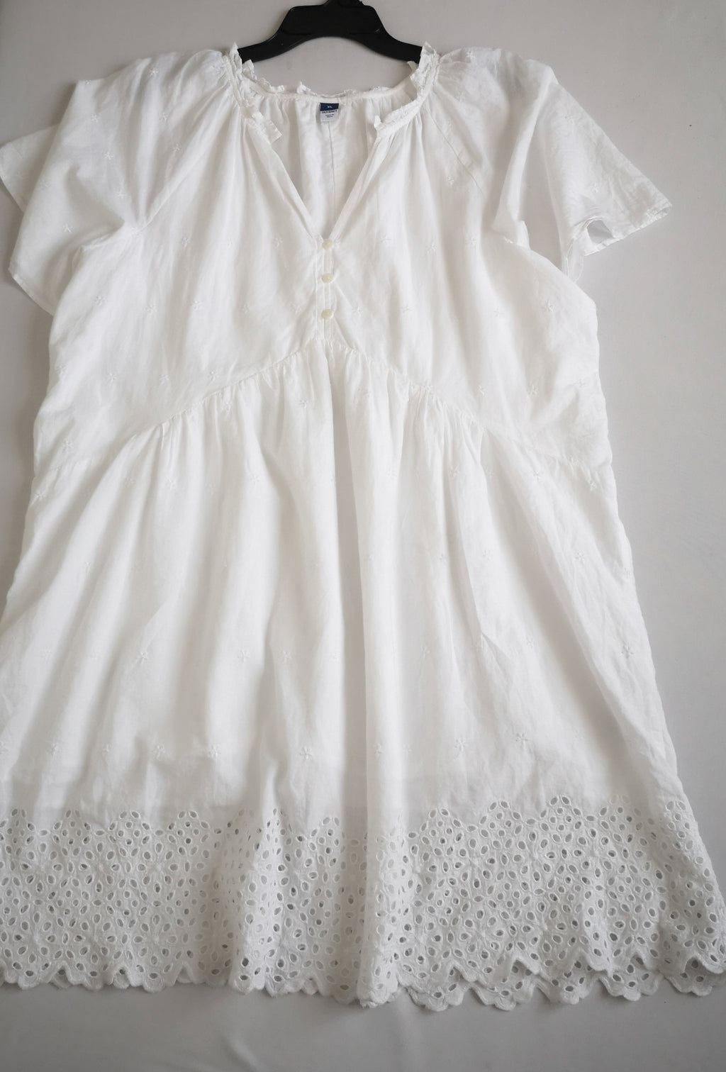 Vestido de algodón bordado de abajo incluye cincho
