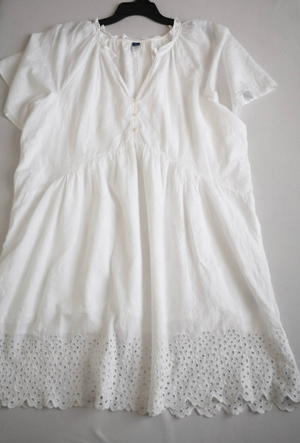 Vestido de algodón bordado de abajo incluye cincho