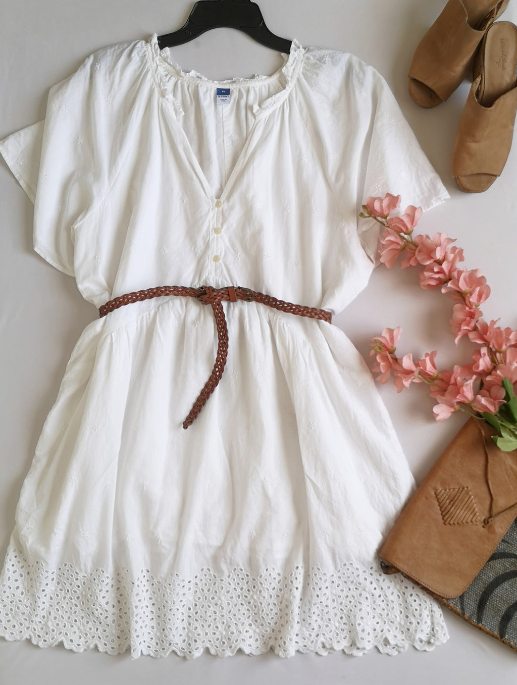 Vestido de algodón bordado de abajo incluye cincho