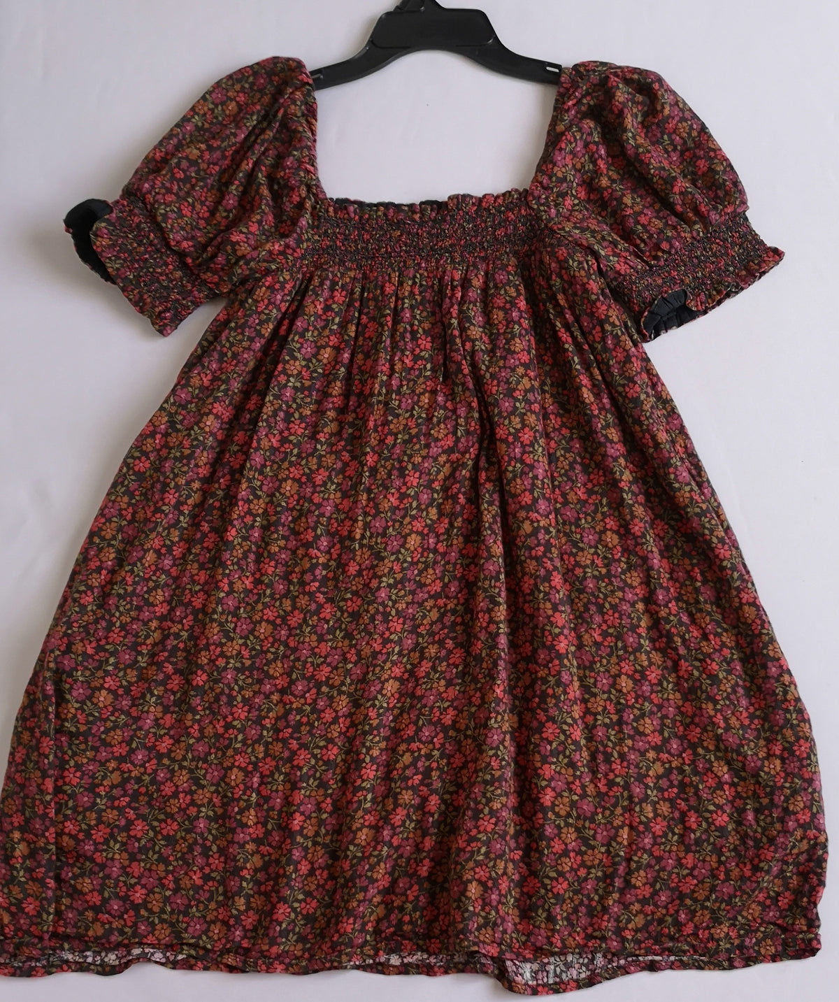 Vestido holgado con bolsas a los lados incluye collar