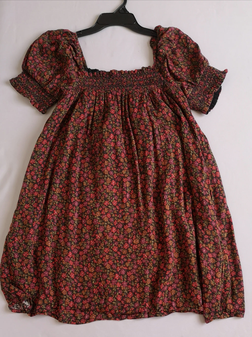 Vestido holgado con bolsas a los lados incluye collar