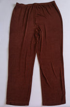 Pantalón stresh y blusa con nudo