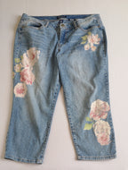 Jeans corto con sueter cuello ancho c