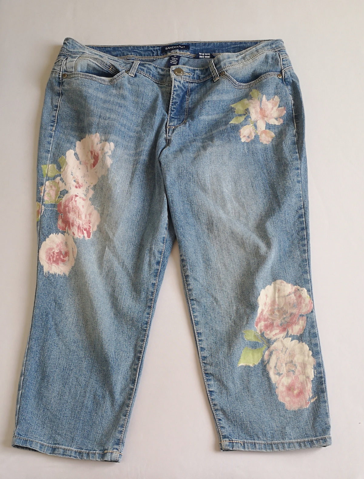 Jeans corto con sueter cuello ancho c