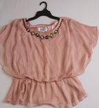 Blusa tipo peplum bordada