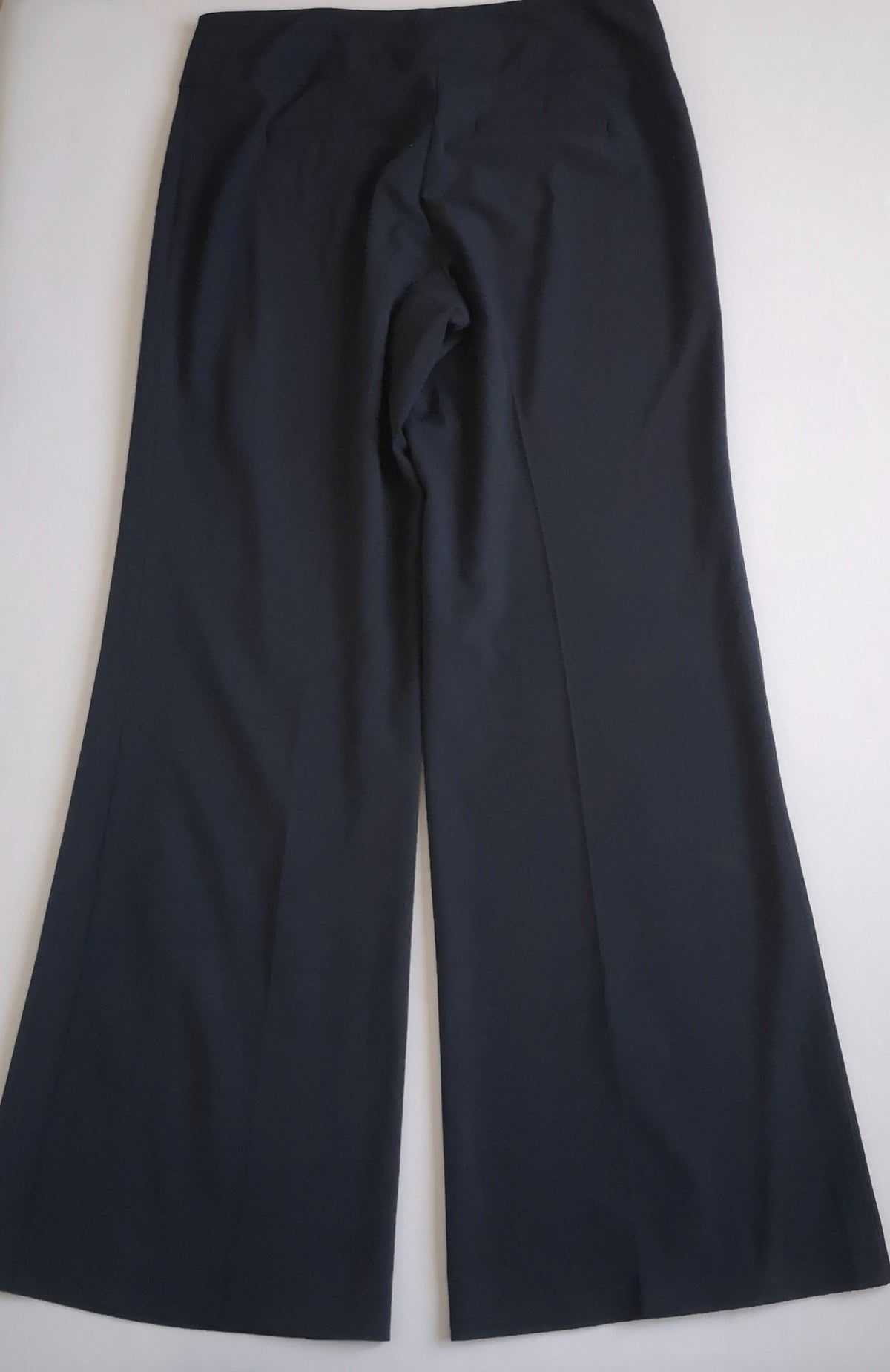 Pantalón tipo palazzo y blusa con botones en el hombro
