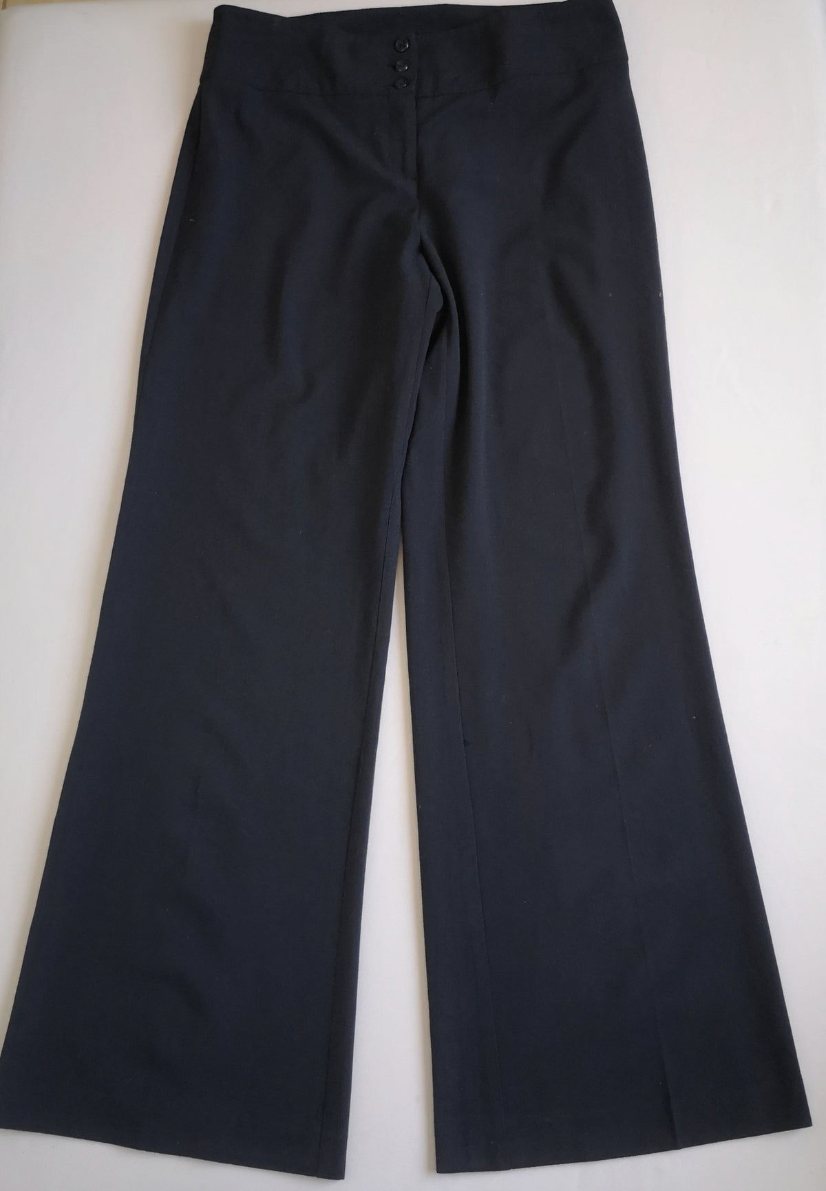 Pantalón tipo palazzo y blusa con botones en el hombro