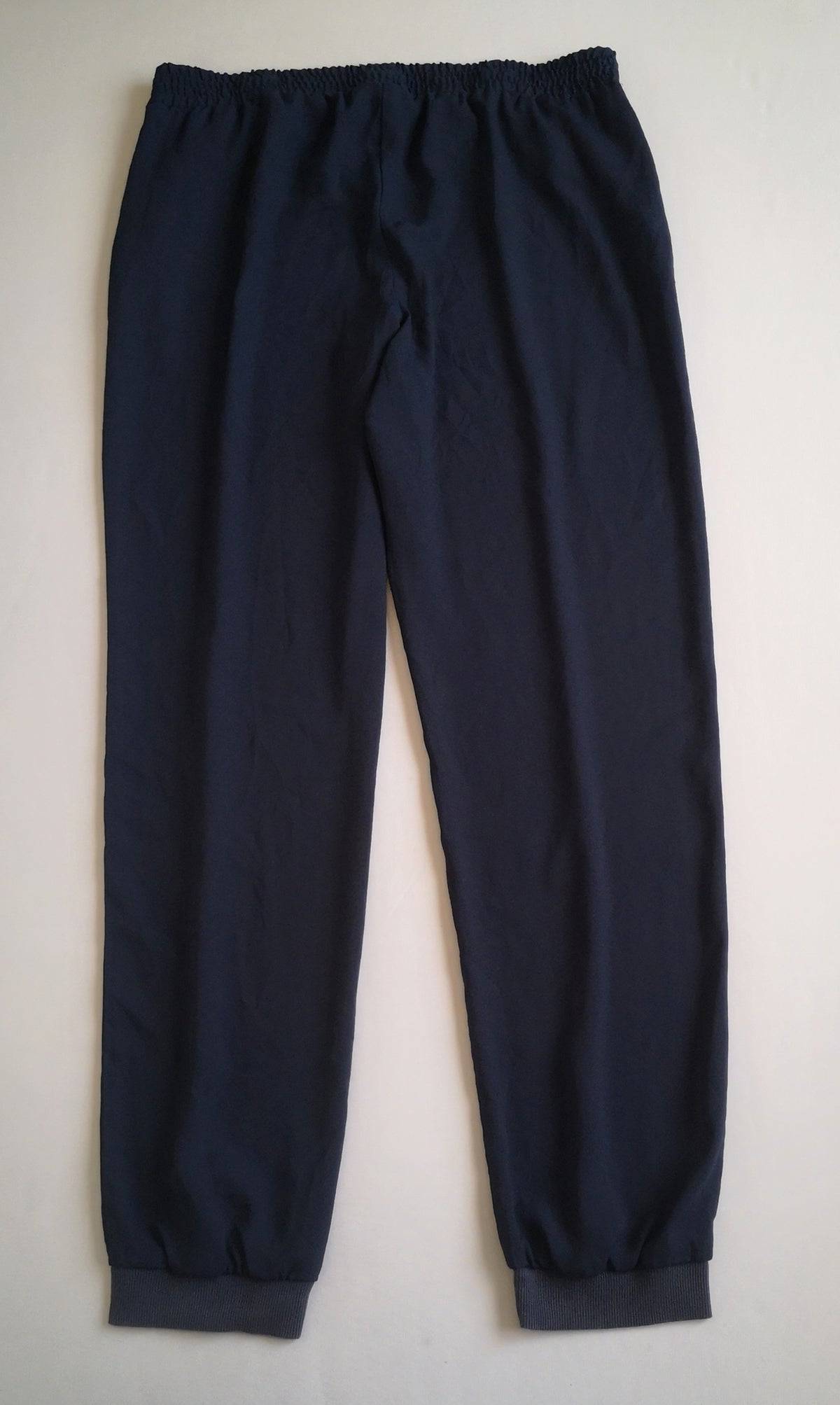 Sueter cuello en V con jogger tela suave 💙