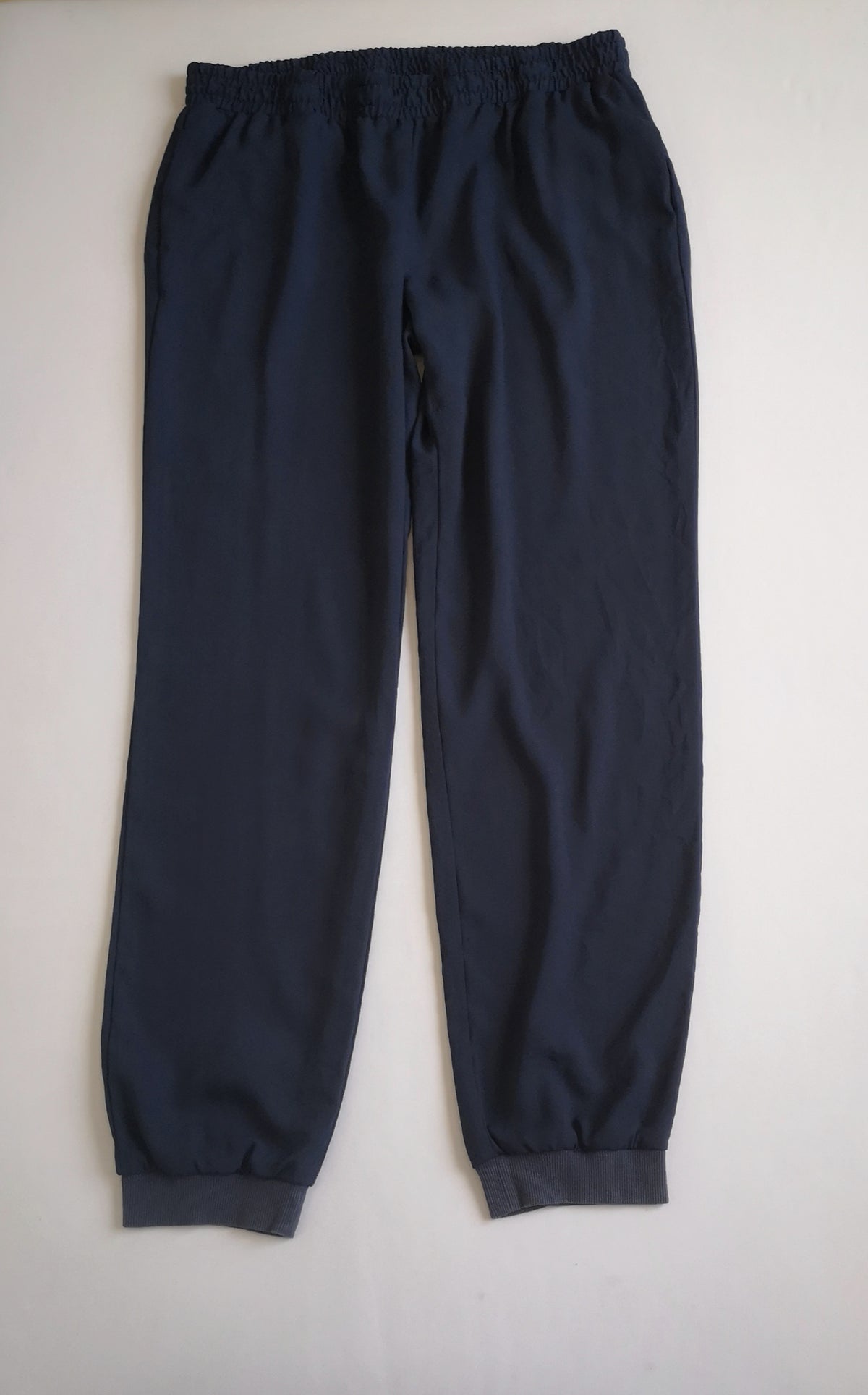 Sueter cuello en V con jogger tela suave 💙