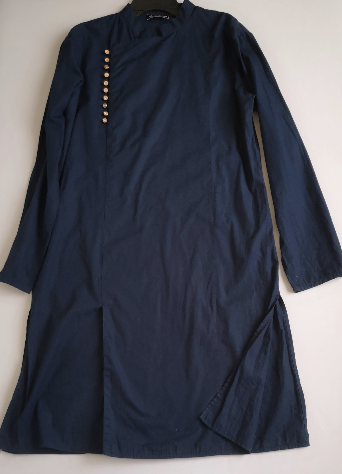 Vestido abierto de los lados incluye cincho