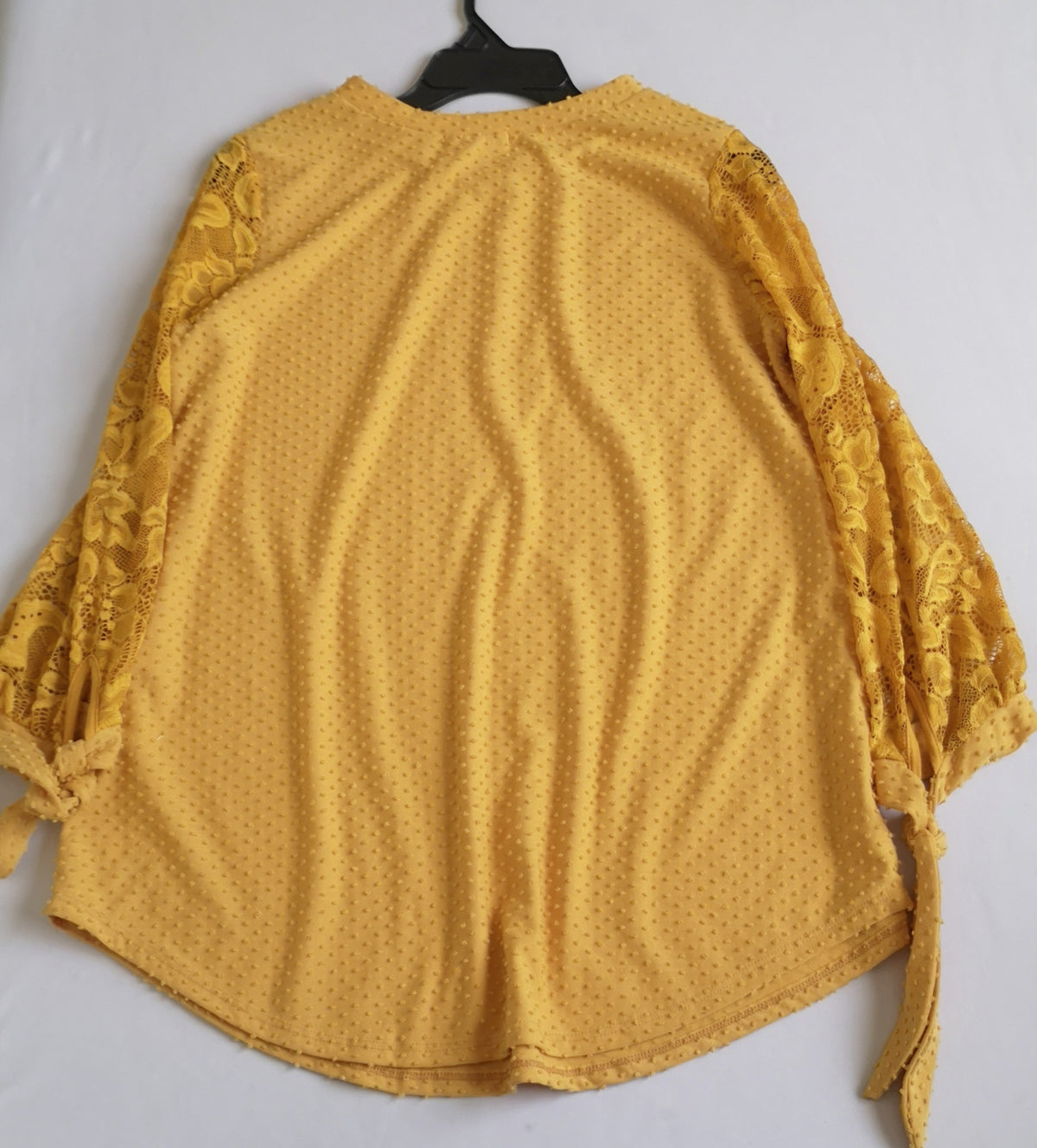 Blusa con encaje y pantalón wide leg