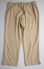 Sueter con botones adelante y pantalón semiformal