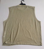 Pantalón tela tipo impermeable con camiseta