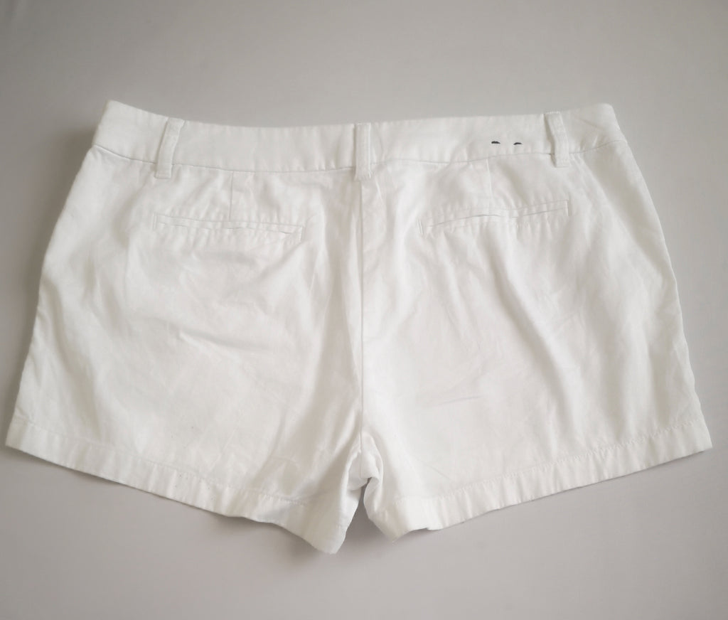 Short de gabardina con blusa de algodón