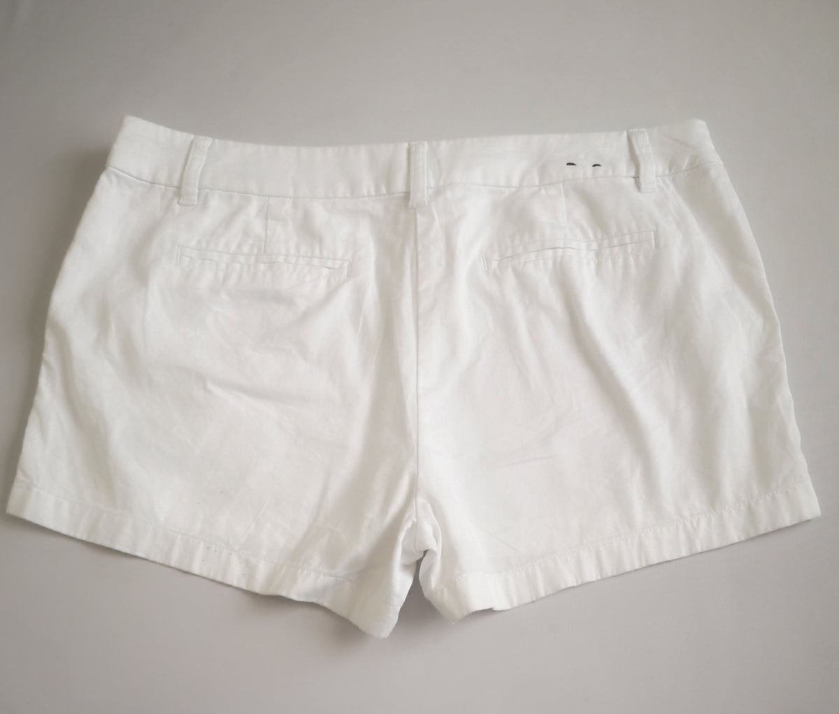 Short de gabardina con blusa de algodón