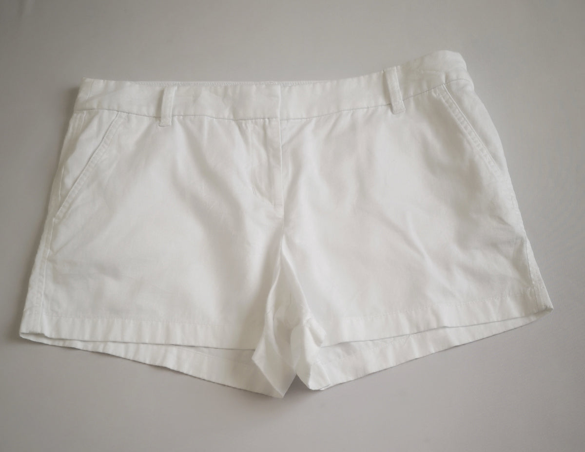 Short de gabardina con blusa de algodón