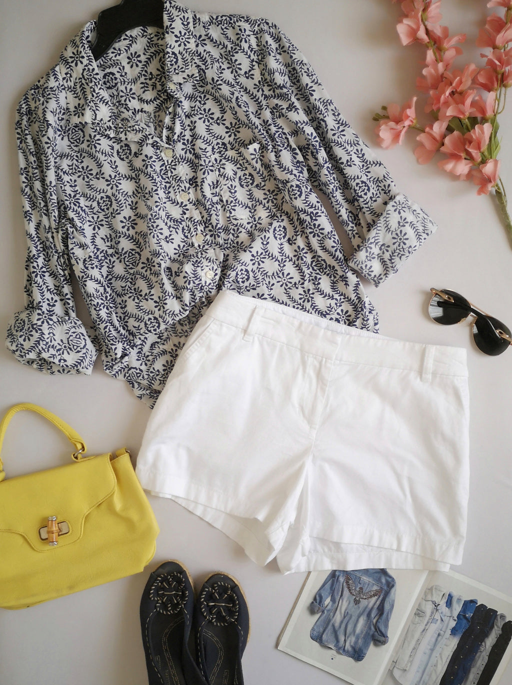 Short de gabardina con blusa de algodón