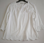 Blusa de algodón bordada de abajo incluye collar