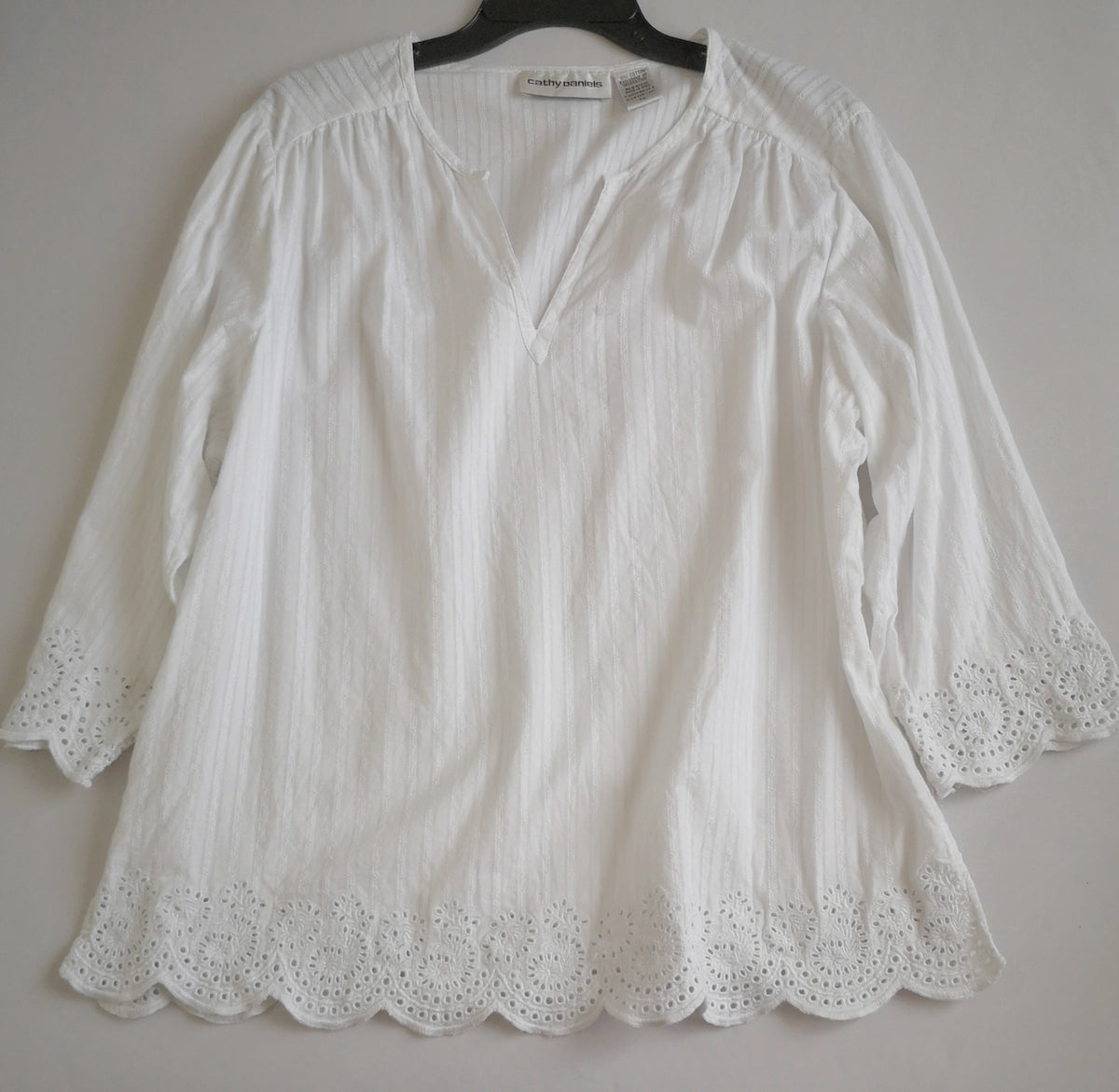 Blusa de algodón bordada de abajo incluye collar