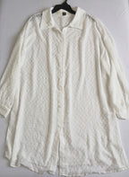 Maxiblusa con bolitas y jeans estilo vintage de los 90s