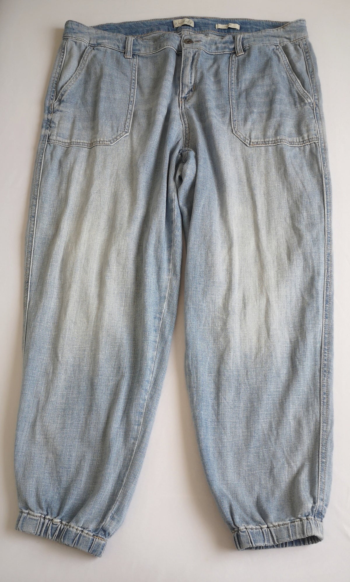 Pantalón jogger con blusa