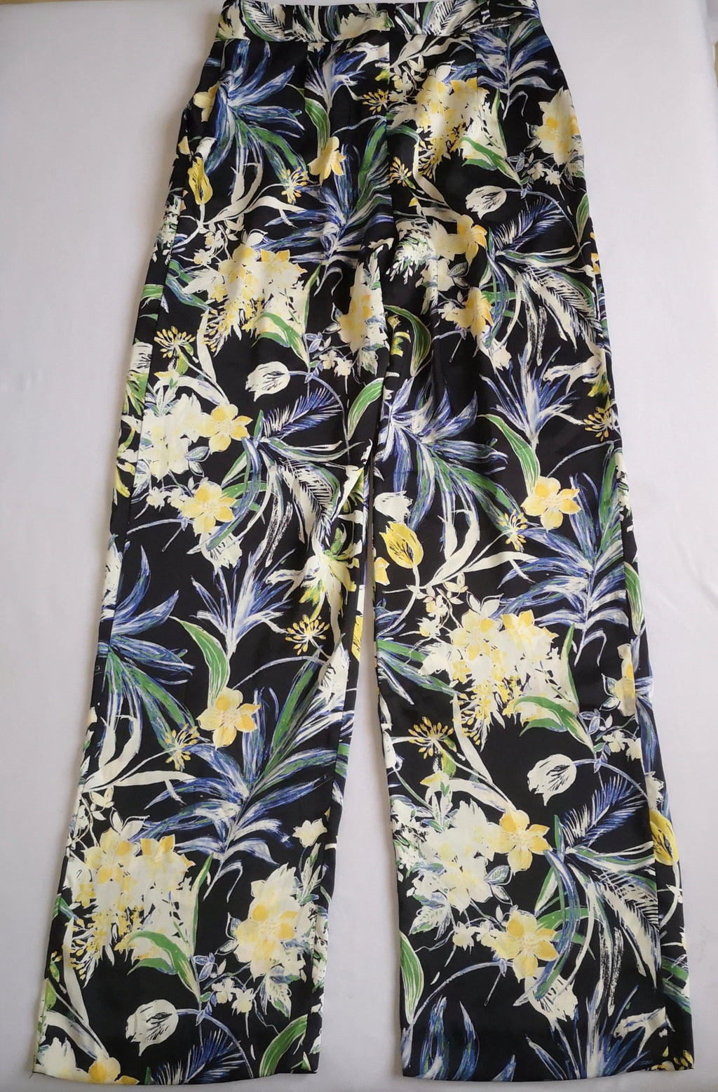 Palazzo tipo seda con blusa estilo ancho