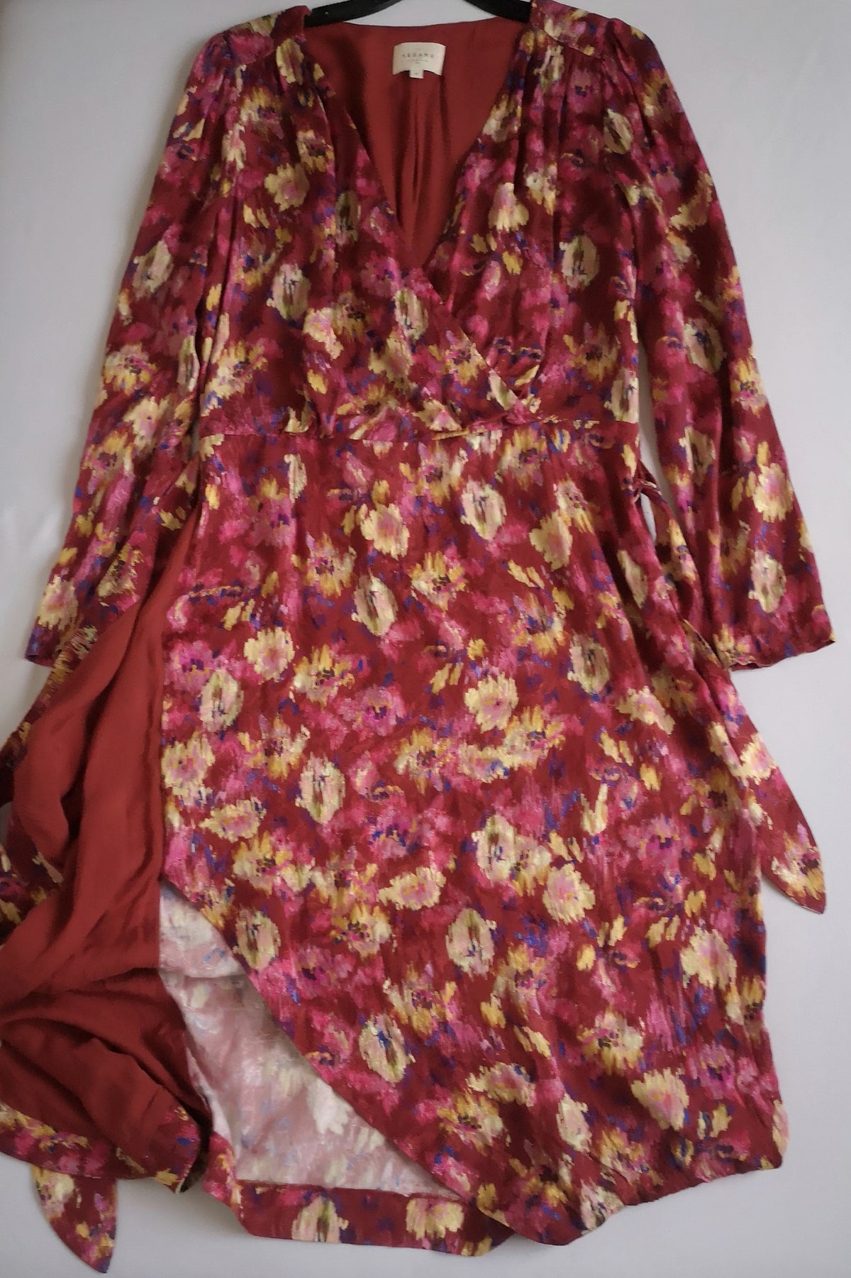 Vestido traslapado cerrado incluye collar