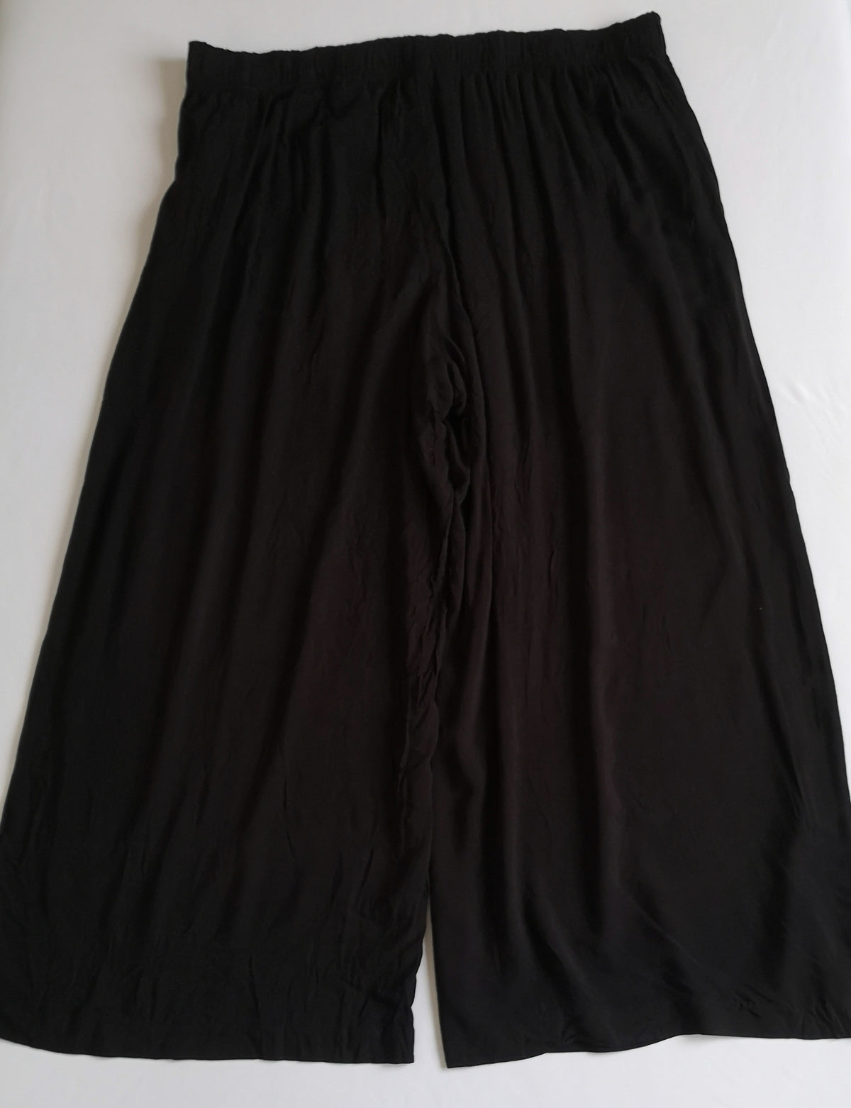 Blusa con brocado y palazzo corto