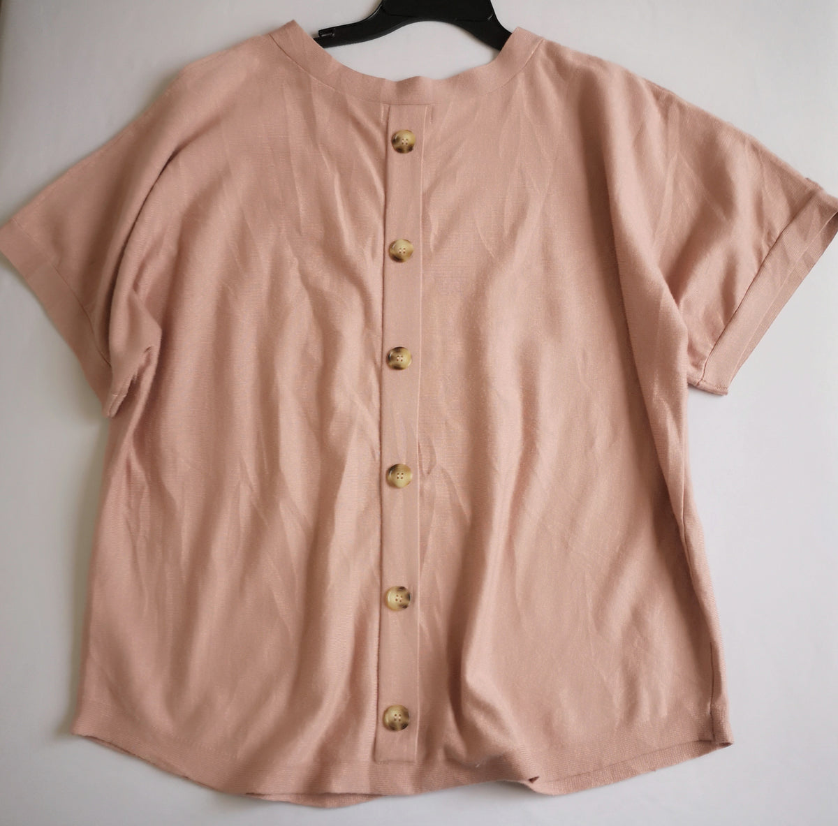 Blusa con botones atrás con pantalón corte recto